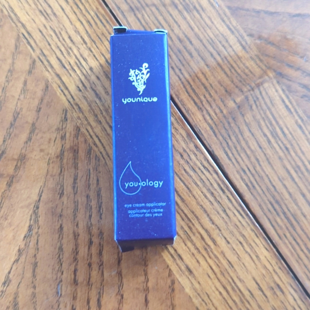 Younique eye cream applicator!